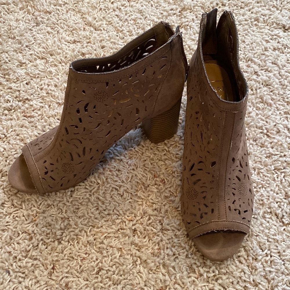 Kaari blue neutral wedge